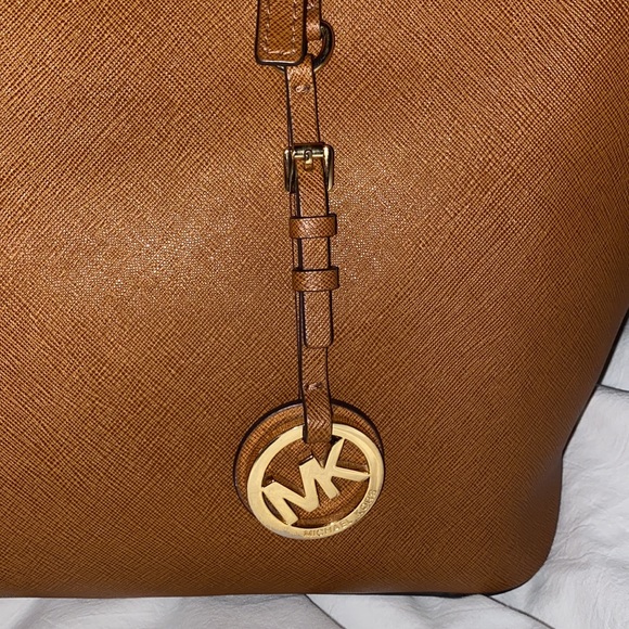 Michael Kors Jet Set Saffiano Leather ZipTop Tote - Tan, Goldtone hardware EUC - Picture 12 of 12